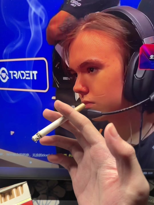 GEN官方：打野选手Peanut于今日上午确诊新冠